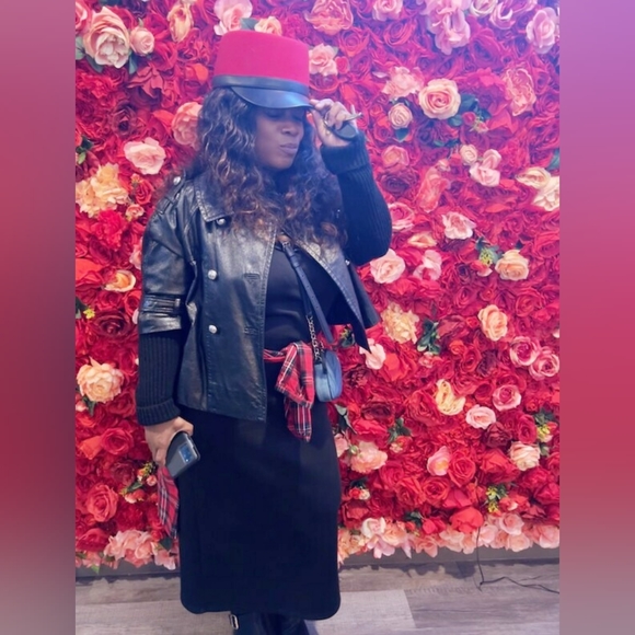 CO- LIKE THIS POST TO BE NOTIFIED WHEN I GO LIVE - Picture 2 of 16